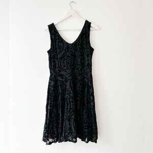 Black Sleeveless Knee Length Dress - V-Neck - Velvet Pattern Detail -Size:Medium
